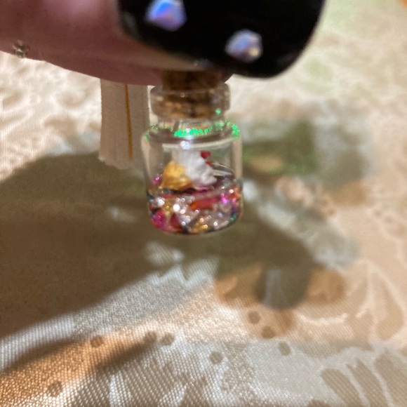 🌺🌺Flowers In A Bottle Purse Charm And Keychain - Picture 3 of 10